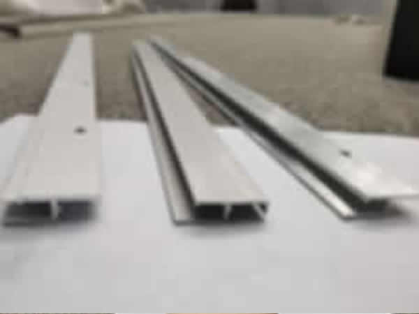 易飾天H型龍骨表面對(duì)比